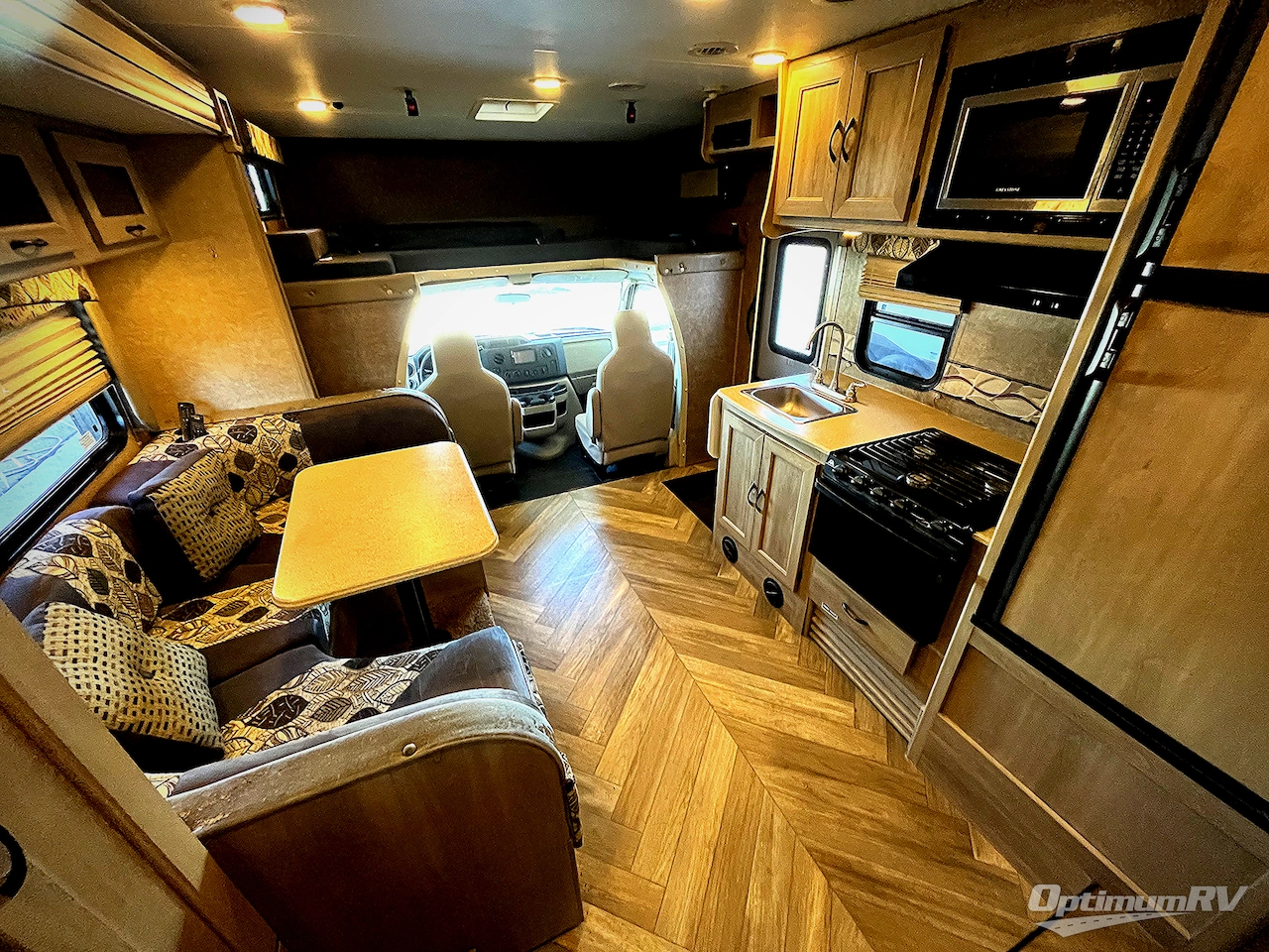2016 Coachmen Freelander 21QB  Ford 350 Photo 8
