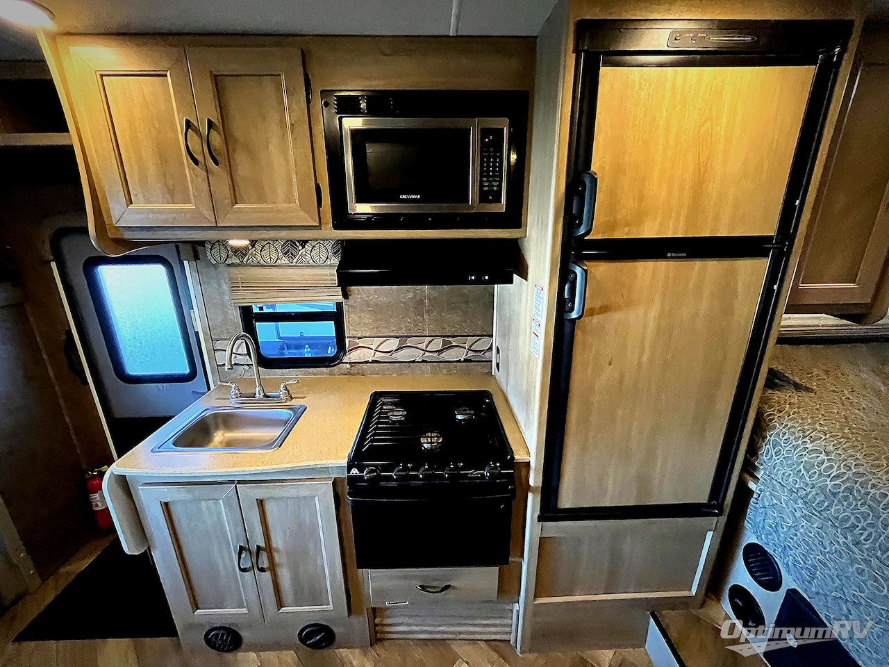 2016 Coachmen Freelander 21QB  Ford 350 Photo 10