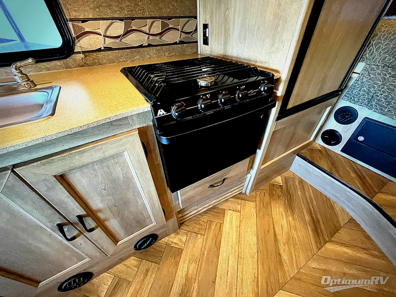 2016 Coachmen Freelander 21QB  Ford 350 Photo 13