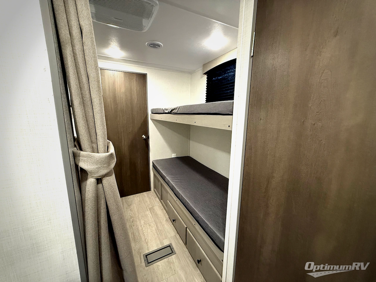 2026 Forest River Viking 5K Series 25QBH Photo 15