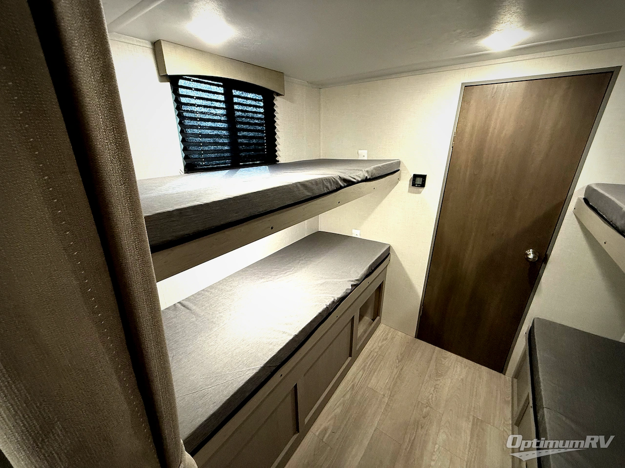 2026 Forest River Viking 5K Series 25QBH Photo 16