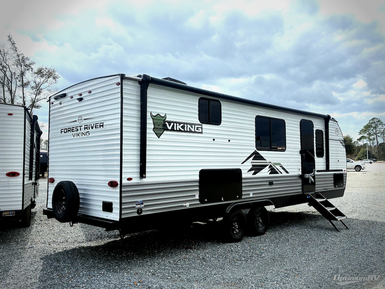 2026 Forest River Viking 5K Series 25QBH Photo 2