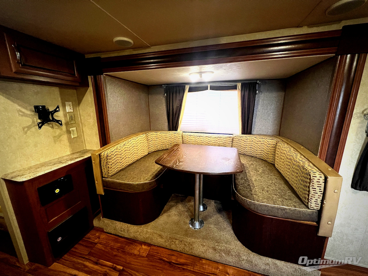 2016 Forest River Wildwood X-Lite 230BHXL Photo 6