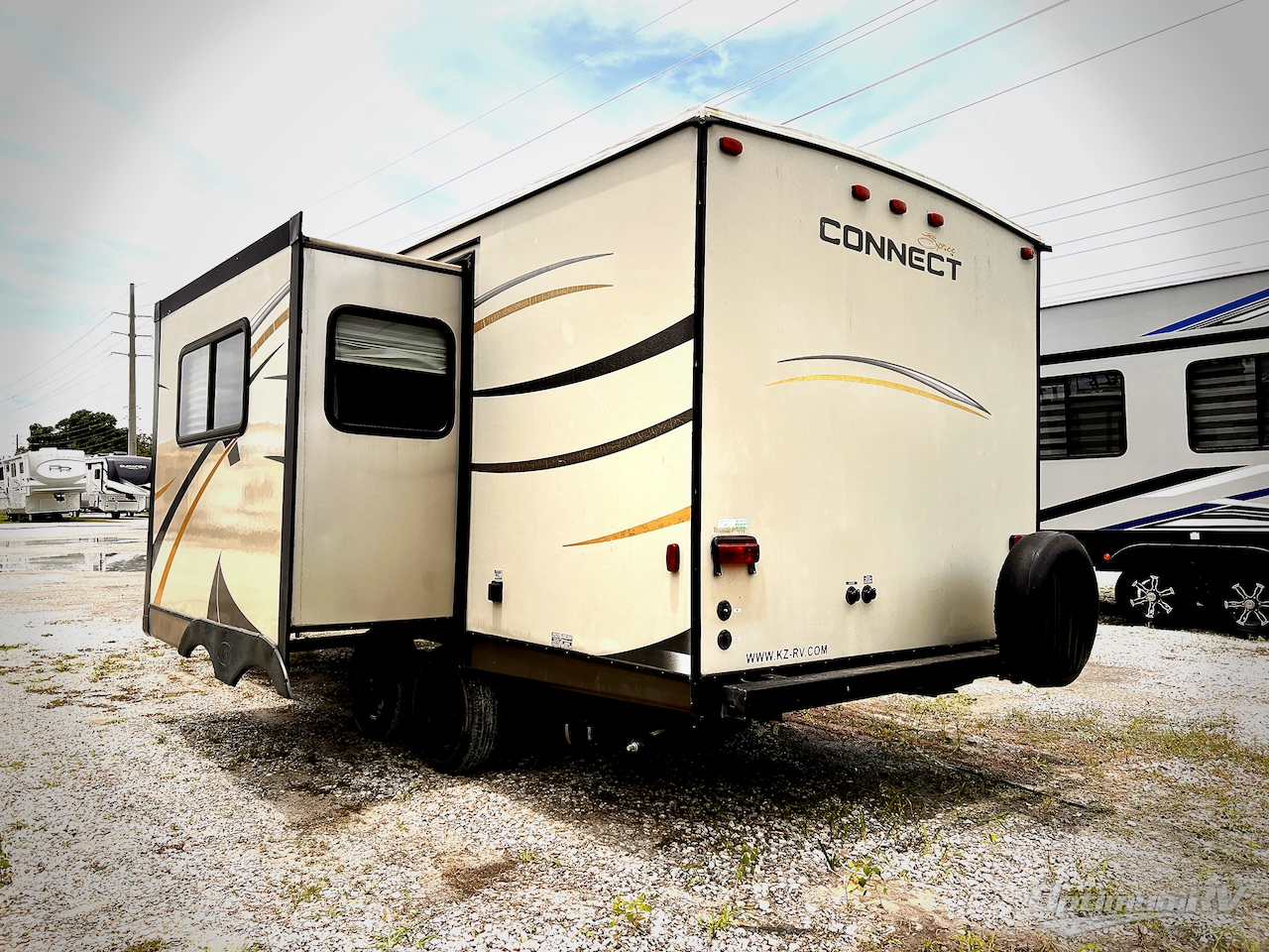 2015 KZ Spree Connect C220RBK Photo 2