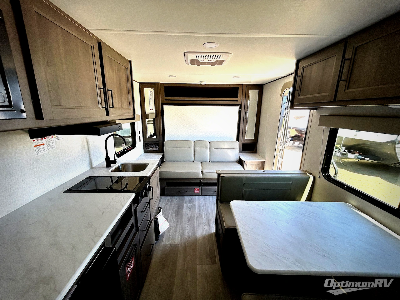 2025 Grand Design Transcend One 151RB Photo 5