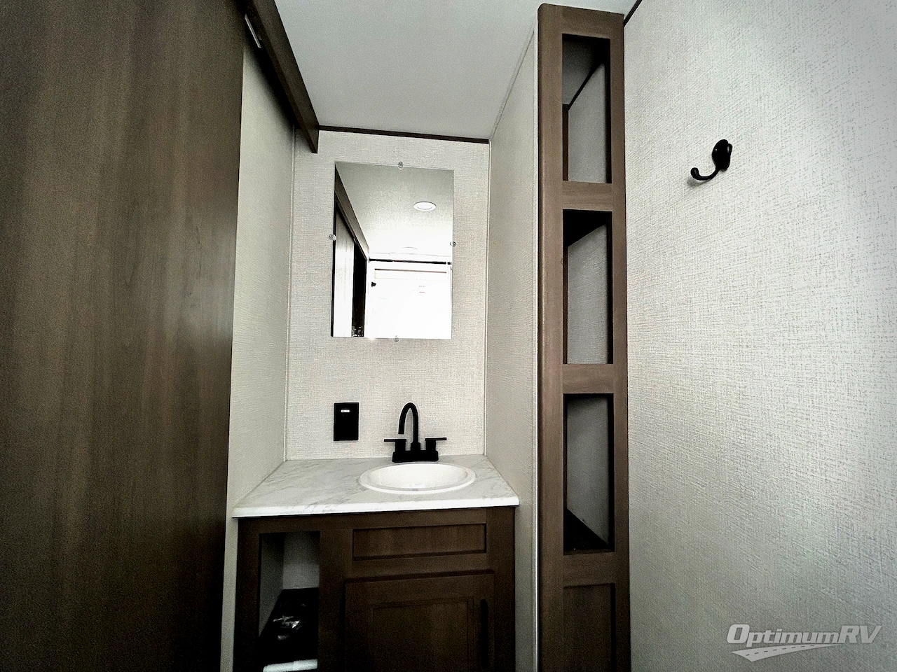 2025 Grand Design Transcend One 151RB Photo 11