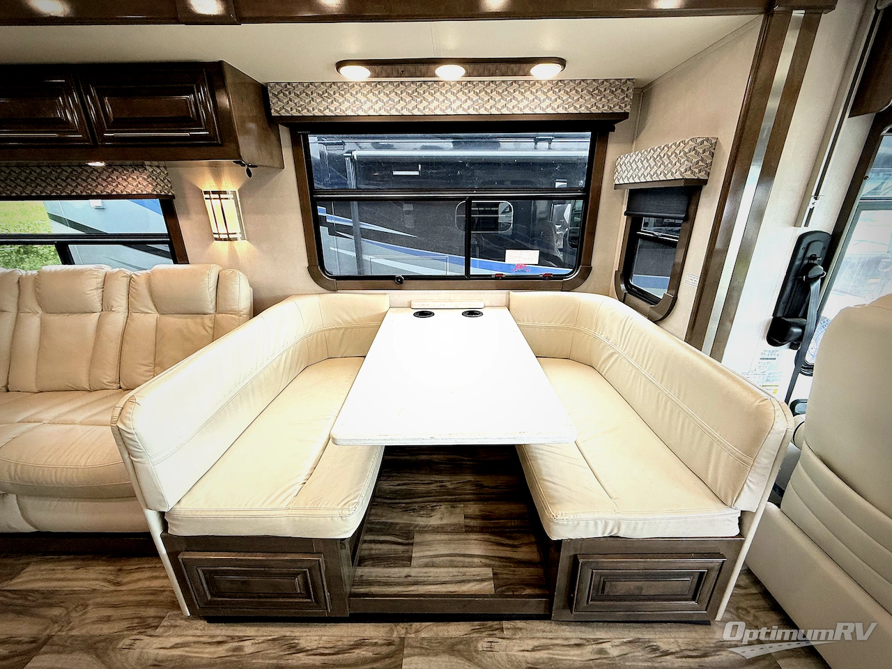 2020 Forest River Georgetown 7 Series 36D7 Photo 5
