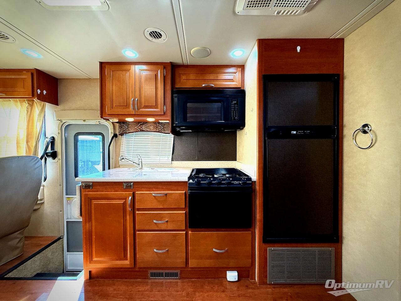 2011 Holiday Rambler Vacationer 30SFS Photo 8