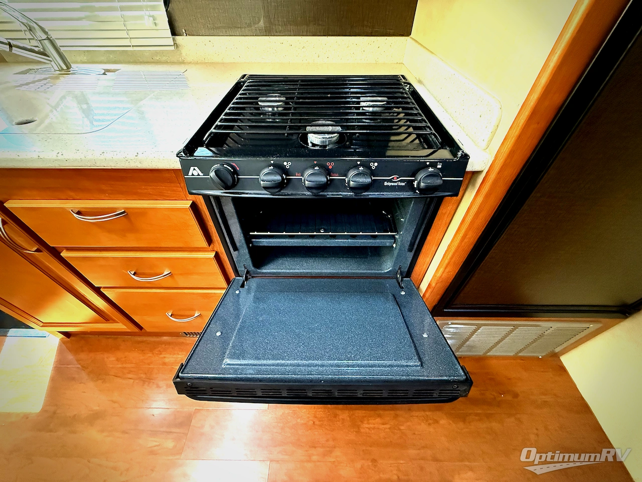 2011 Holiday Rambler Vacationer 30SFS Photo 9