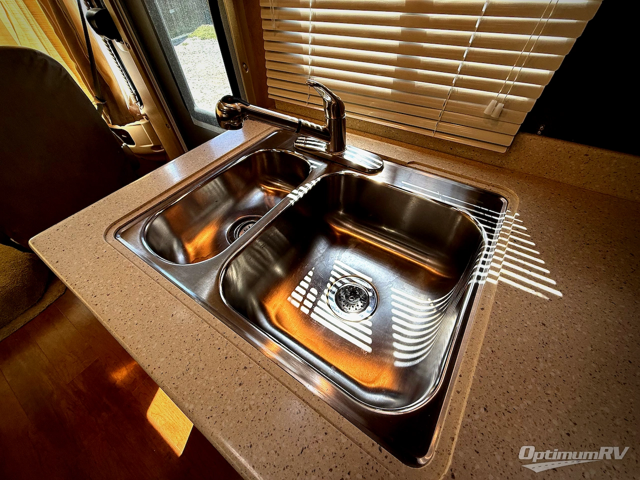 2011 Holiday Rambler Vacationer 30SFS Photo 10