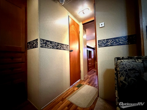 2011 Forest River Wildwood Heritage Glen 312QBUD RV Photo 3