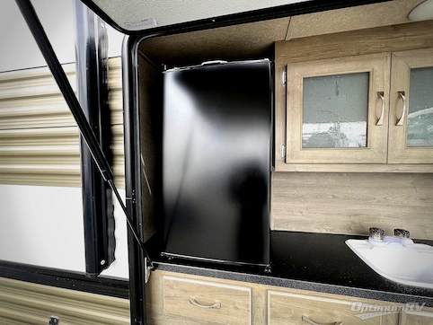 2019 Palomino Puma XLE Lite 25TFC RV Photo 4