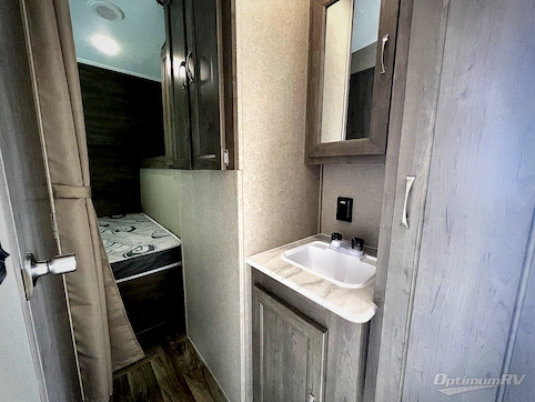2019 Palomino Puma XLE Lite 25TFC RV Photo 3