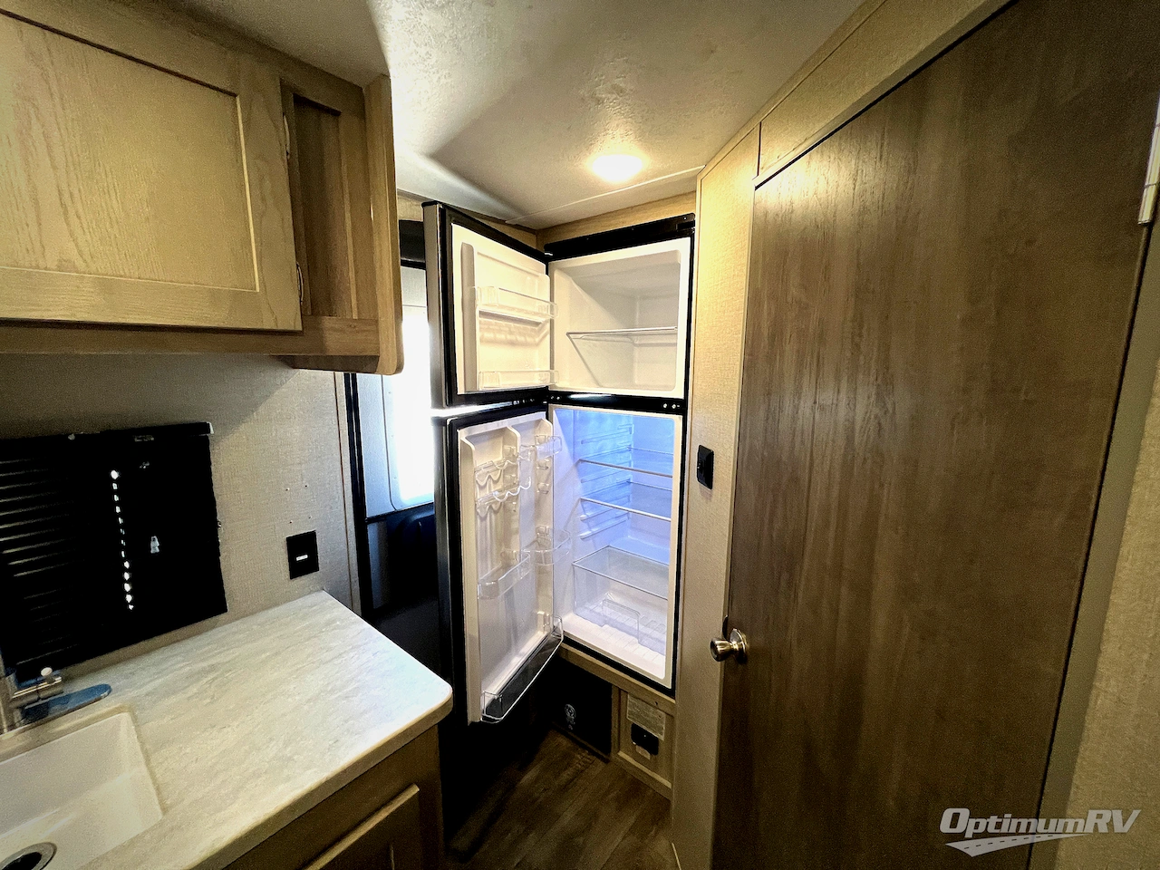 2023 Coachmen Catalina Summit Series 7 184FQS Photo 13