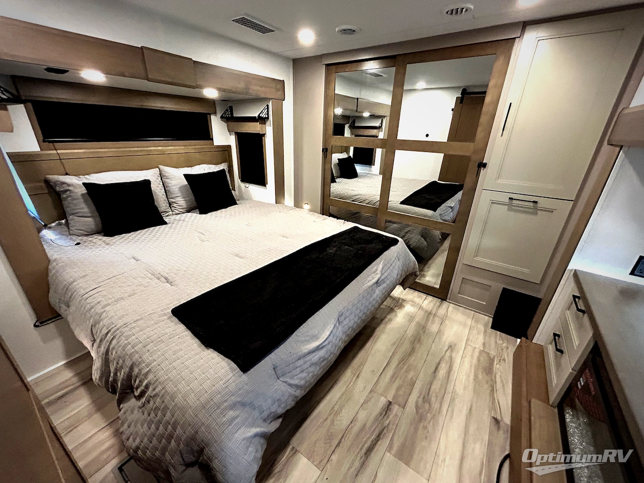 2026 KZ Durango Gold G393MKF Photo 8