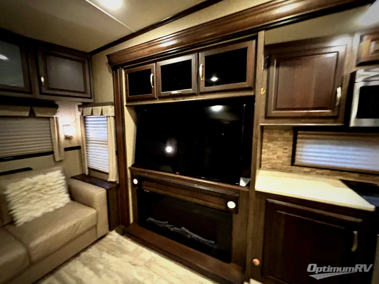2016 Grand Design Solitude 369RL Photo 20
