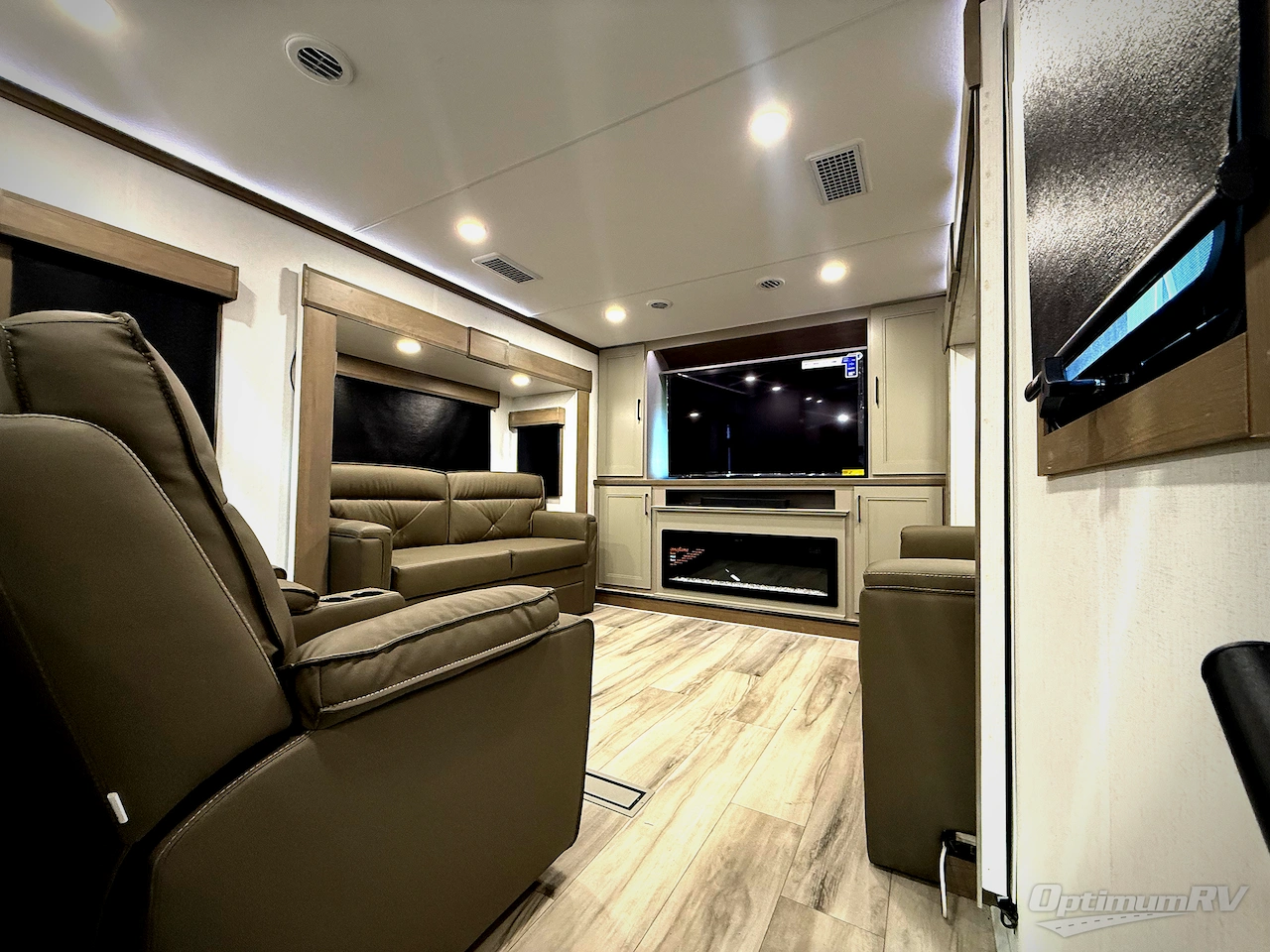 2026 KZ Durango Gold G388FLS Photo 14