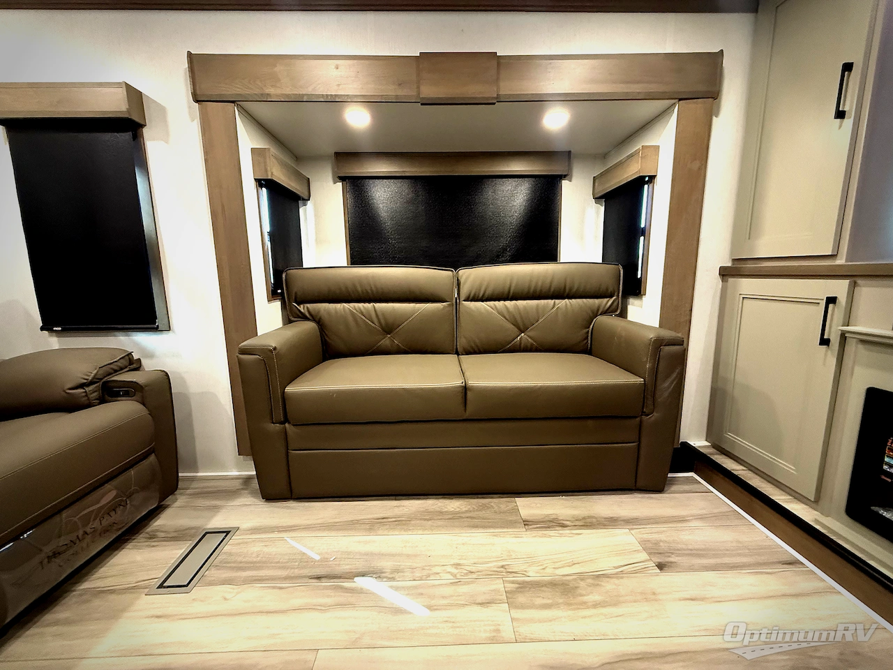 2026 KZ Durango Gold G388FLS Photo 16