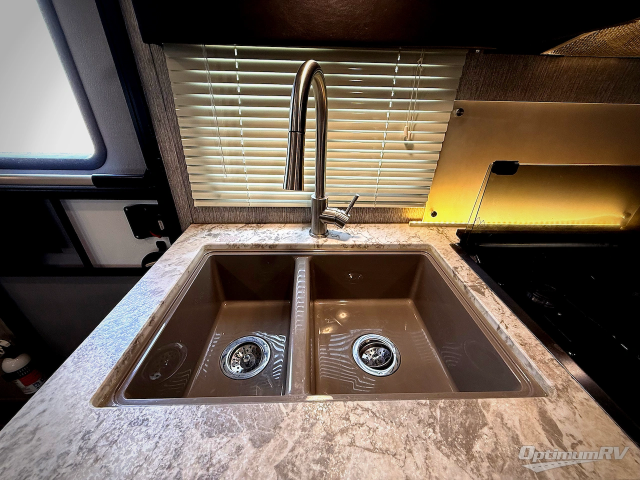 2020 Dutchmen Coleman Light 1805RB Photo 13