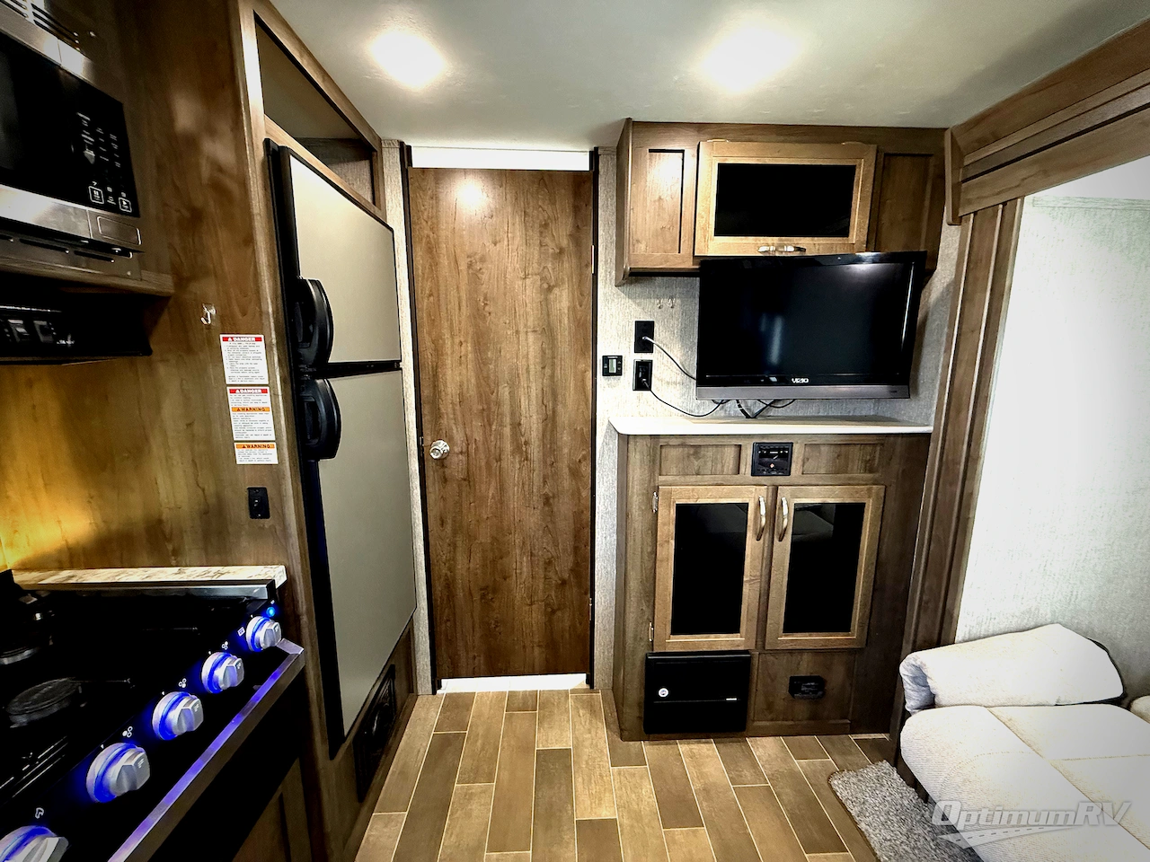 2020 Dutchmen Coleman Light 1805RB Photo 16