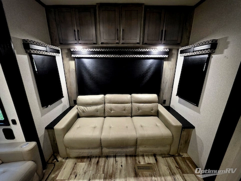 2022 KZ Durango Gold G383RLQ RV Photo 2