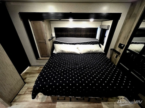 2022 KZ Durango Gold G383RLQ RV Photo 4