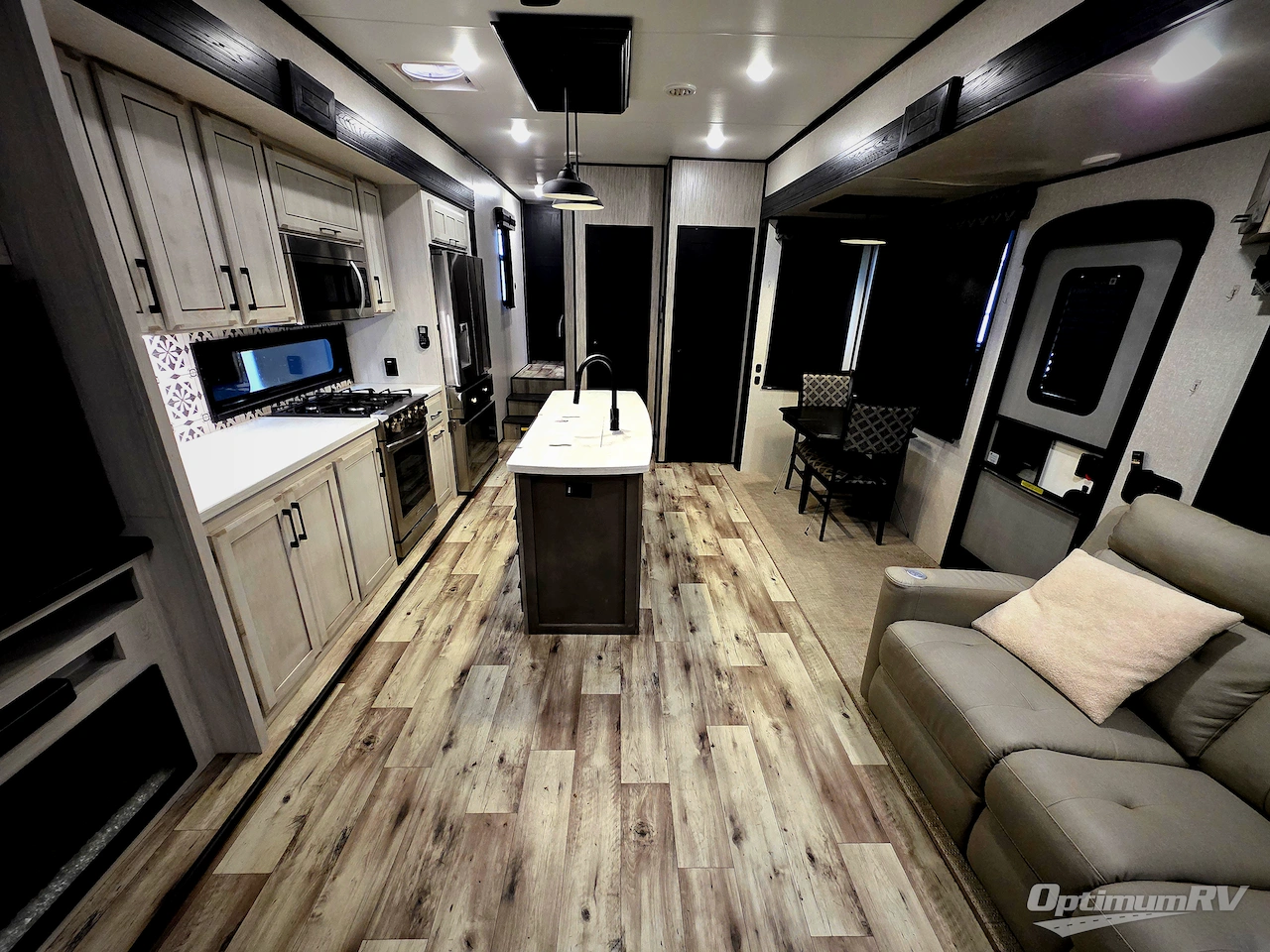 2022 KZ Durango Gold G383RLQ Photo 3