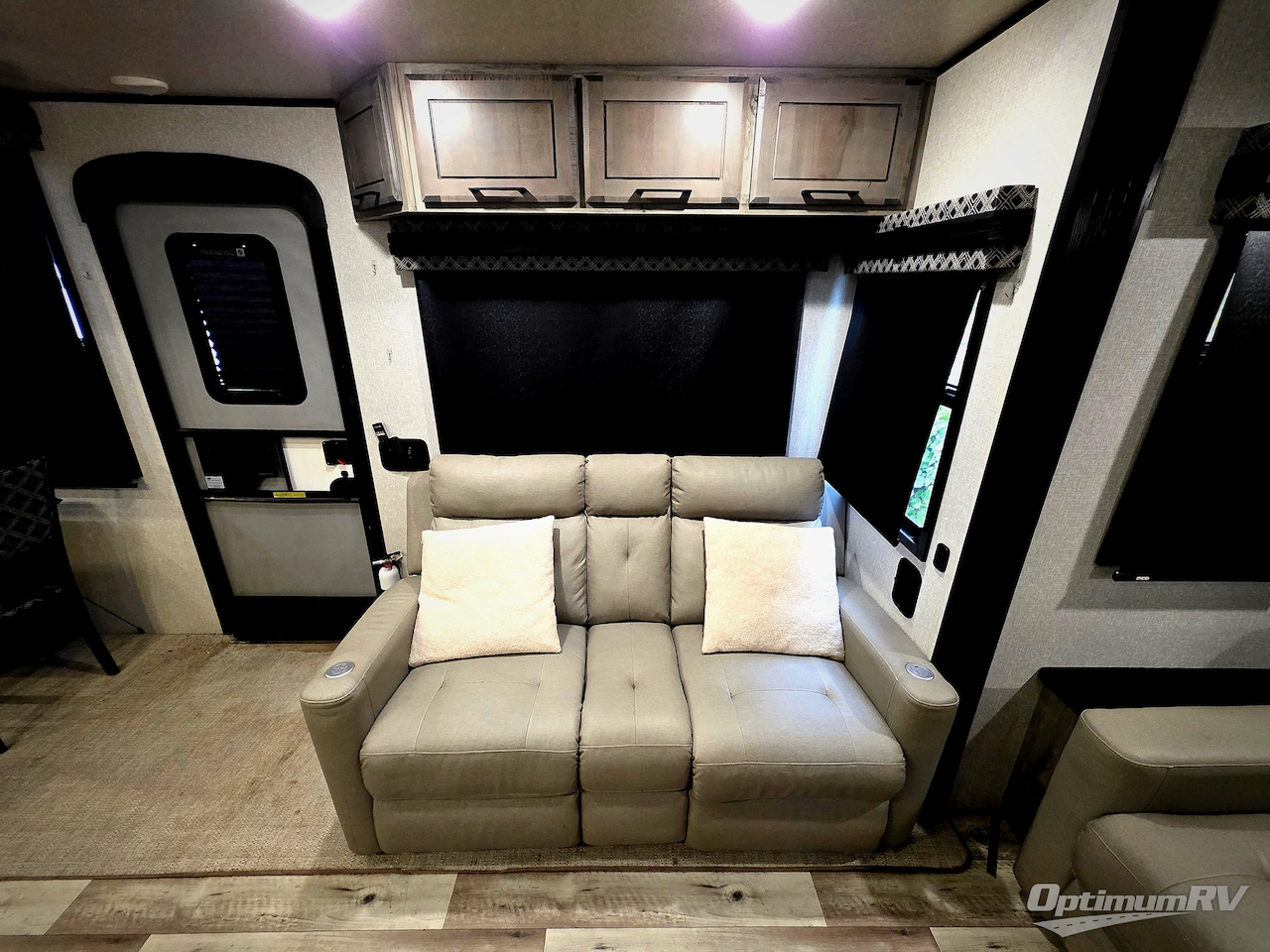 2022 KZ Durango Gold G383RLQ Photo 5