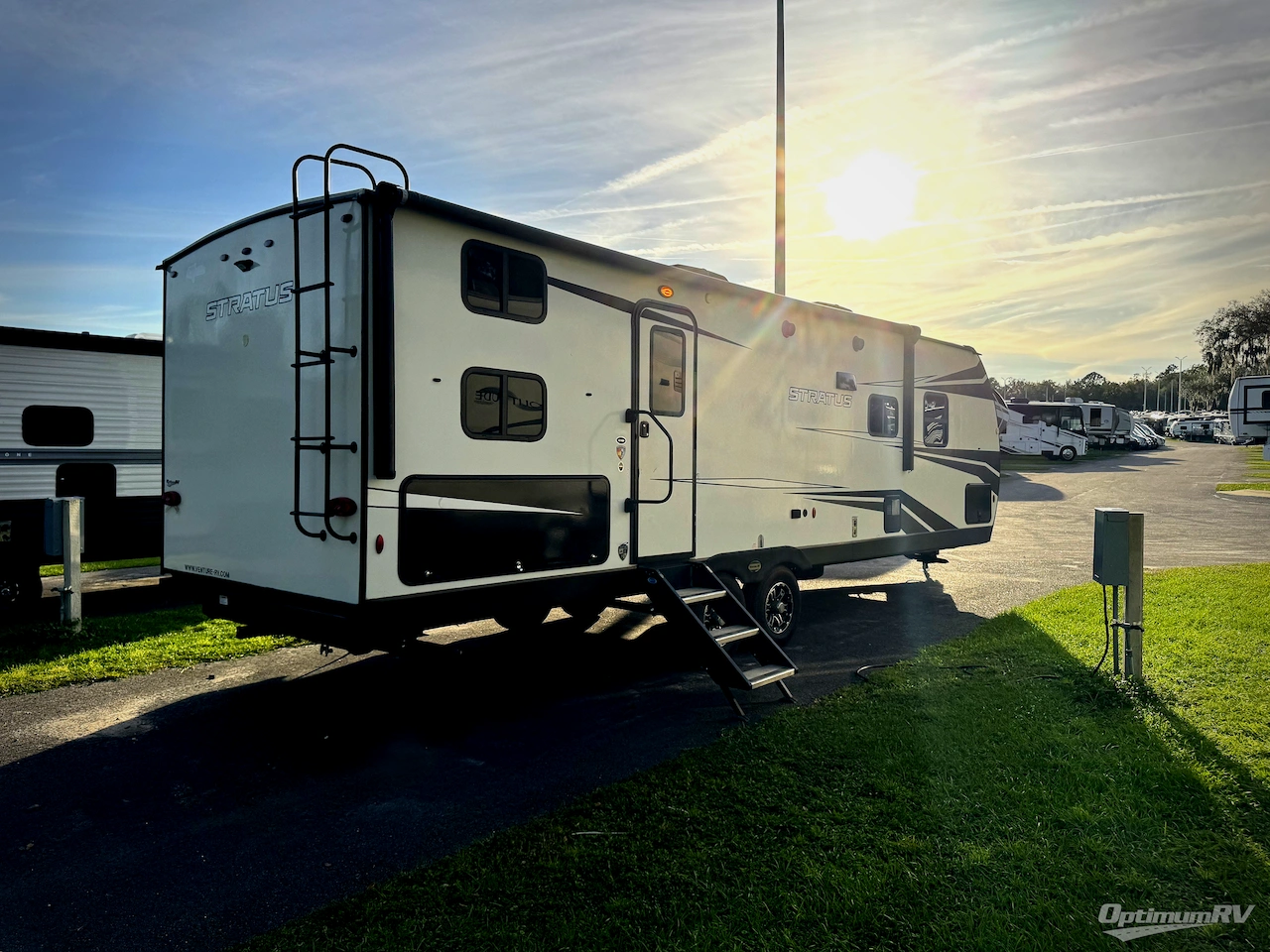 2022 Venture Stratus Ultra-Lite SR281VBH Photo 2