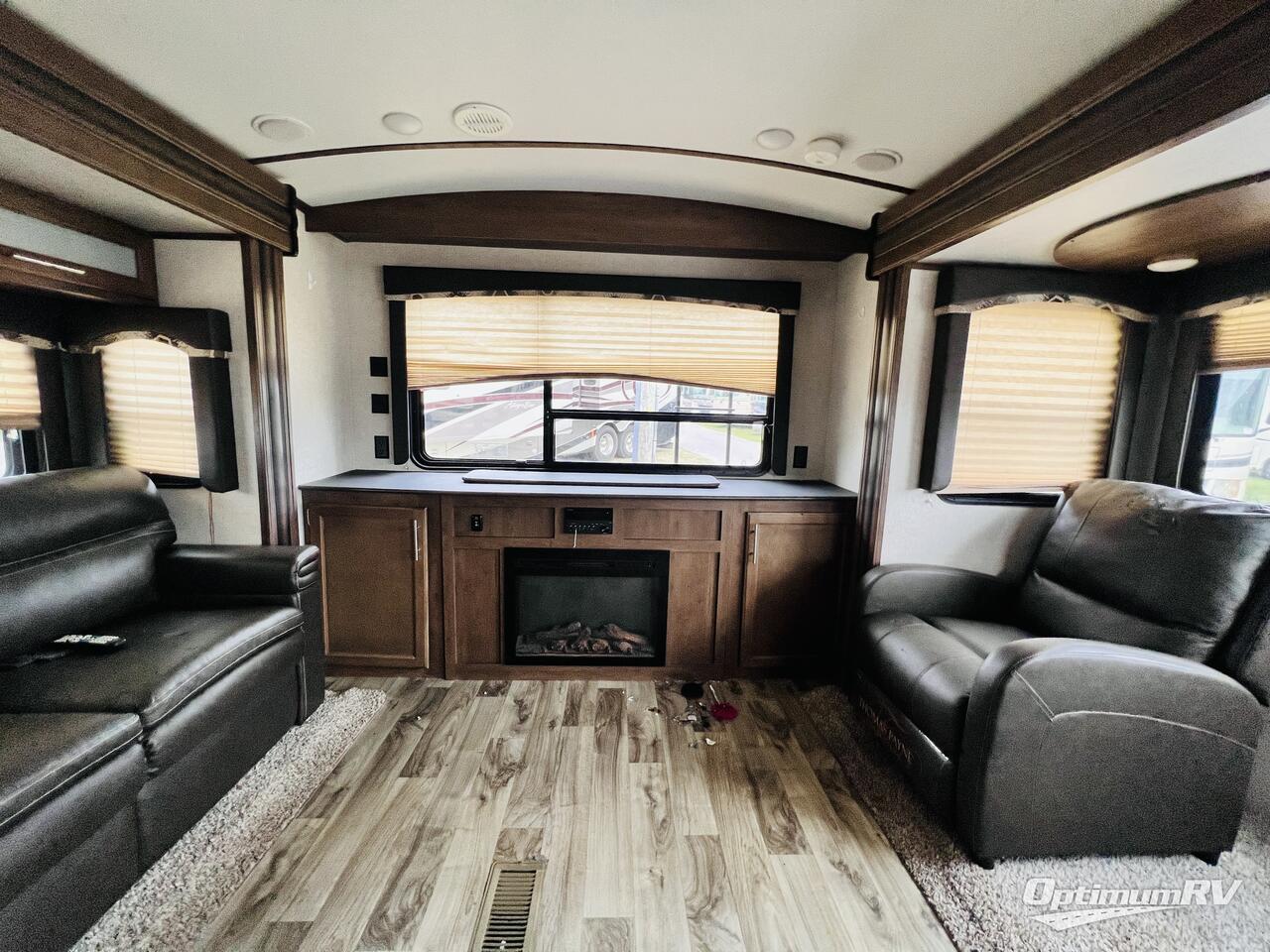 2019 Keystone Cougar Half-Ton Series 33SAB Photo 6