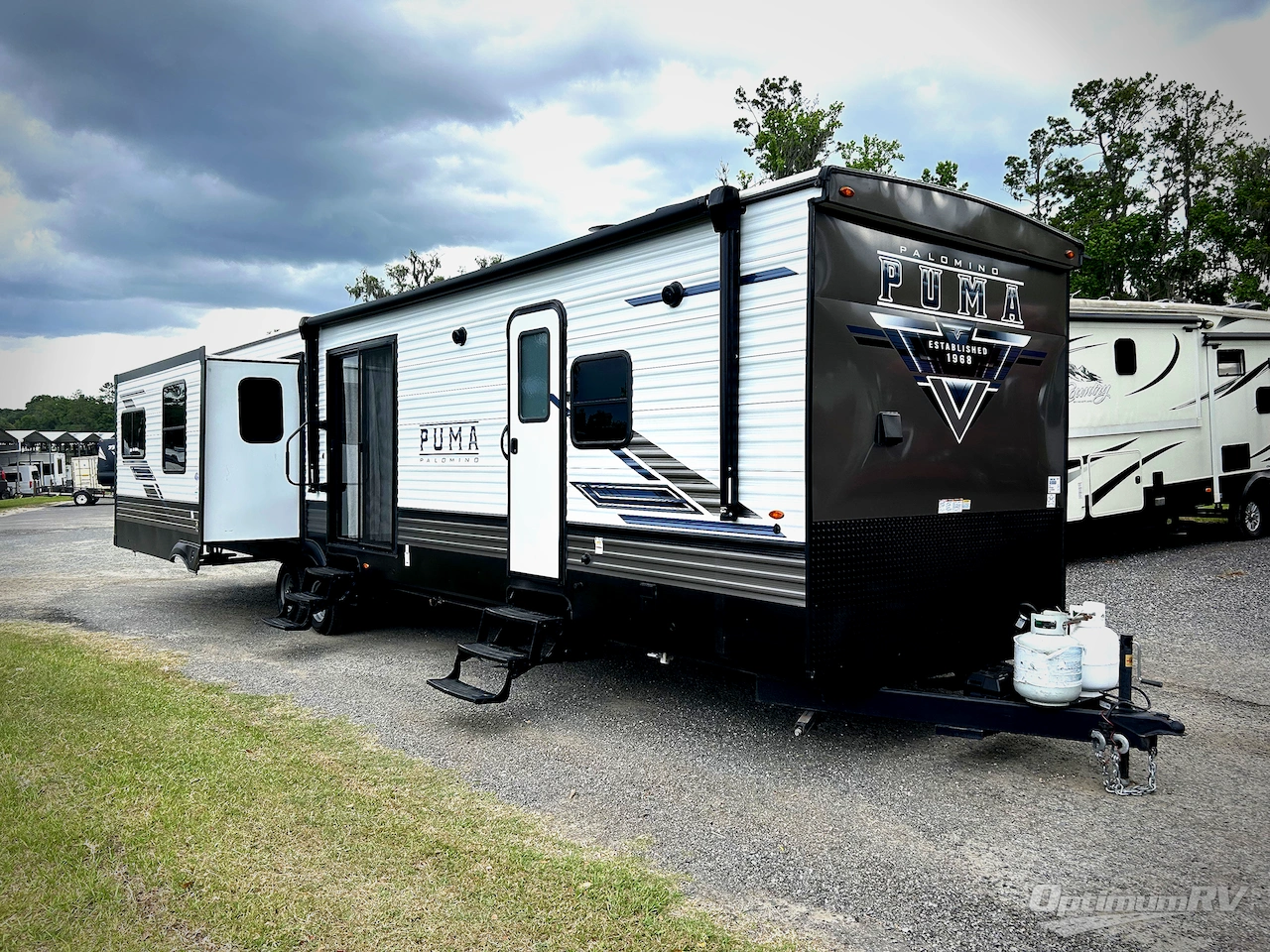 2023 Palomino Puma Destination 38RLB Photo 1