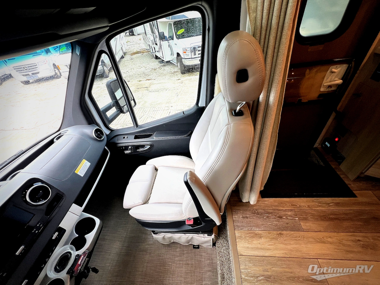 2020 Thor Tiburon Sprinter 24FB Photo 5