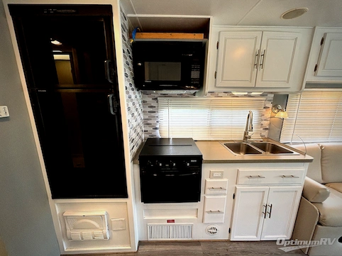 2005 Coachmen Mirada 300QB RV Photo 2