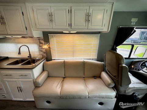2005 Coachmen Mirada 300QB RV Photo 4