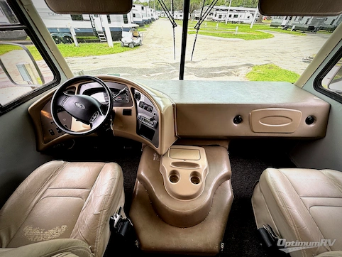 2005 Coachmen Mirada 300QB RV Photo 3