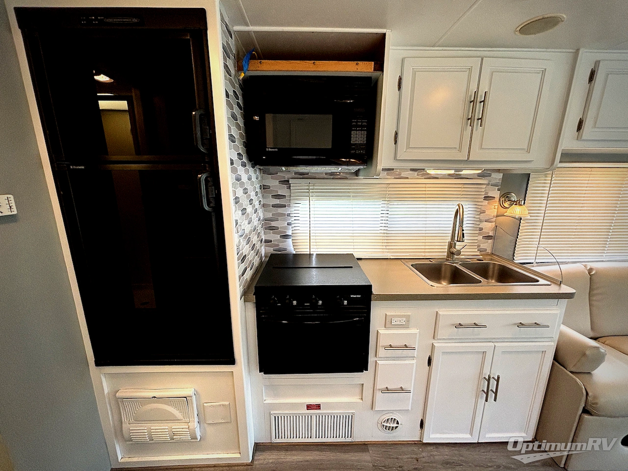 2005 Coachmen Mirada 300QB Photo 3