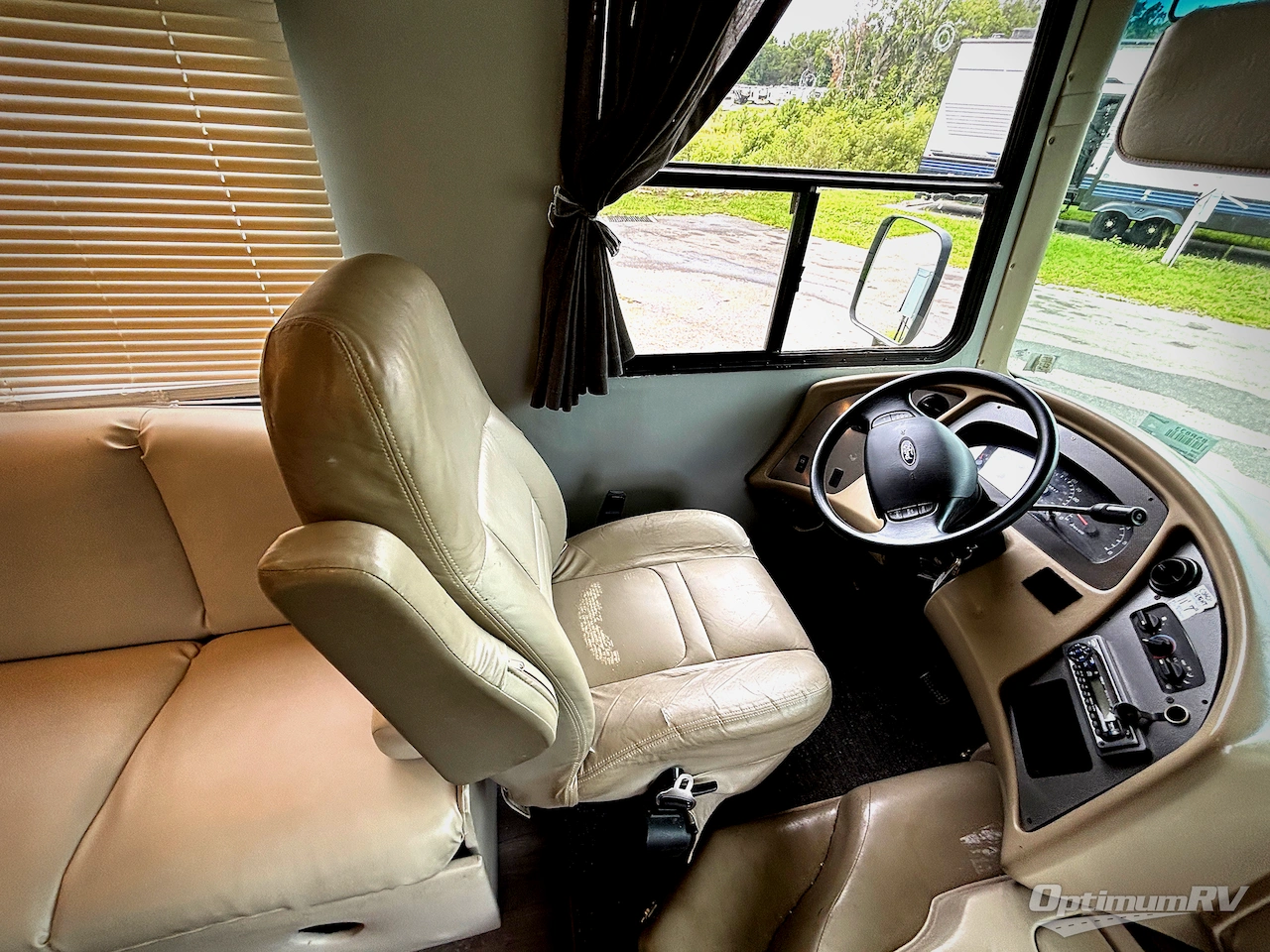 2005 Coachmen Mirada 300QB Photo 4