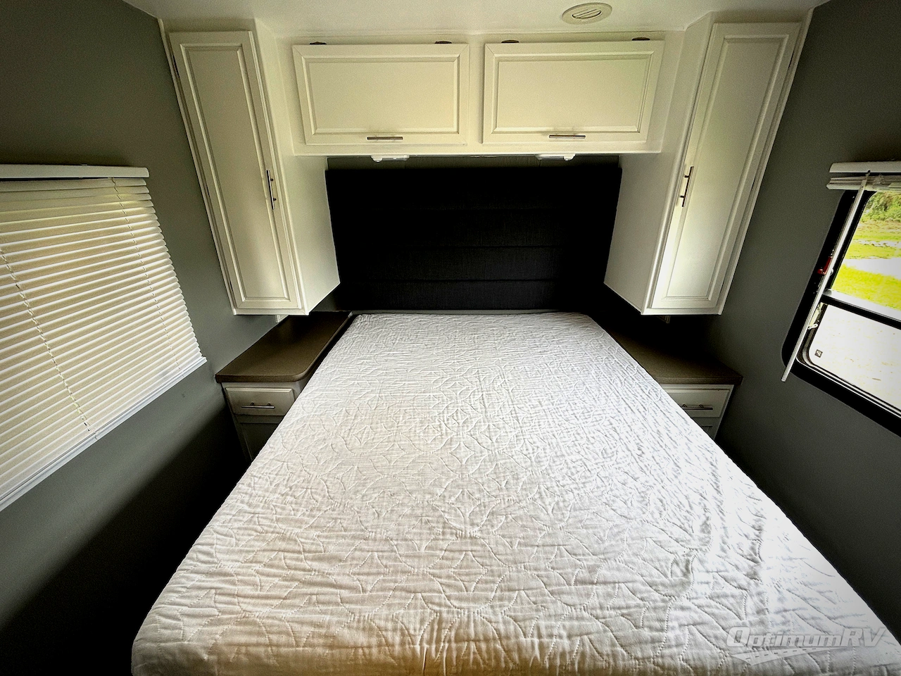 2005 Coachmen Mirada 300QB Photo 13