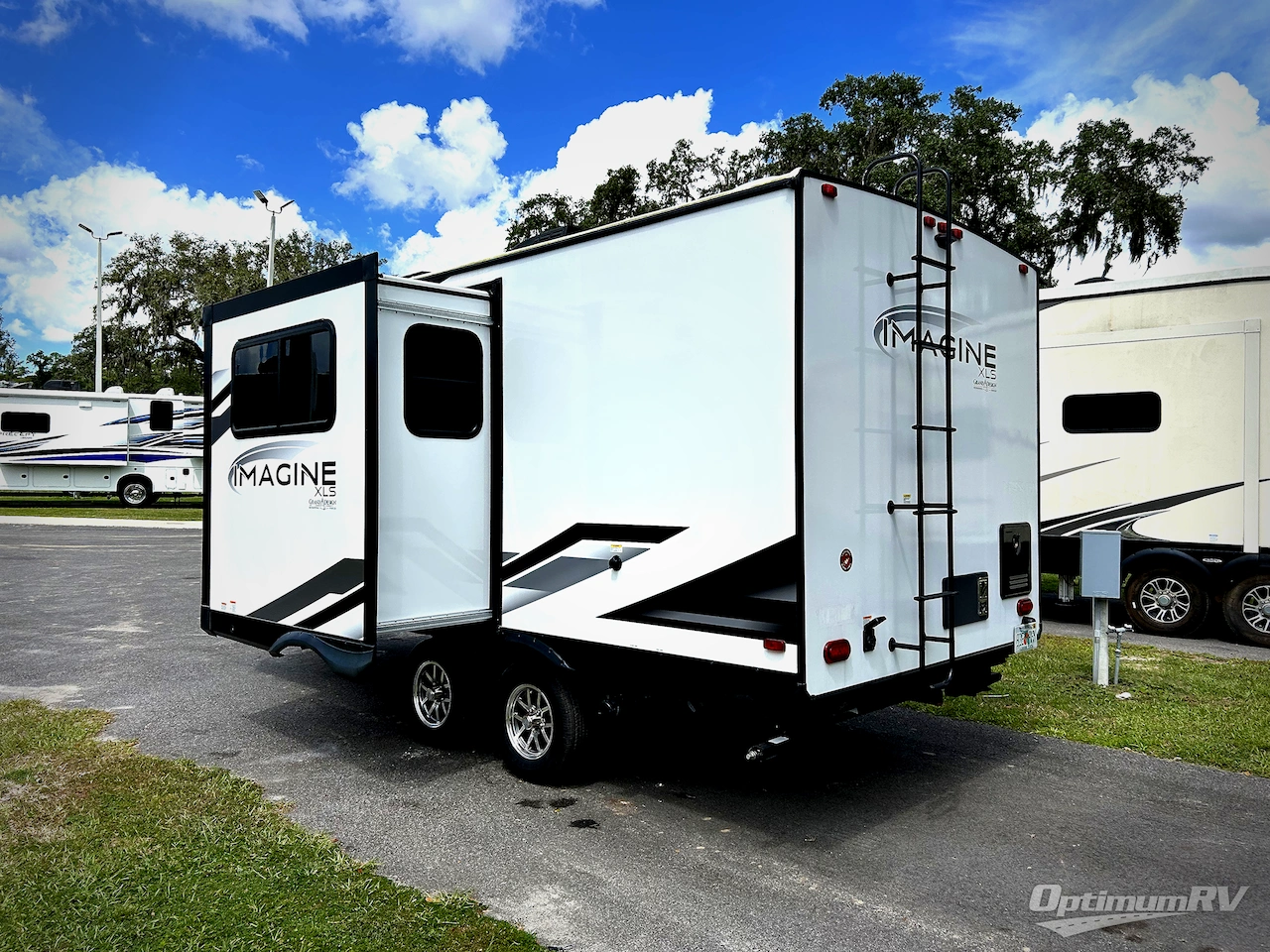 2024 Grand Design Imagine XLS 17MKE Photo 3