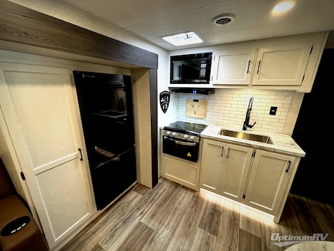 2026 Venture Stratus SR302VBH RV Photo 2