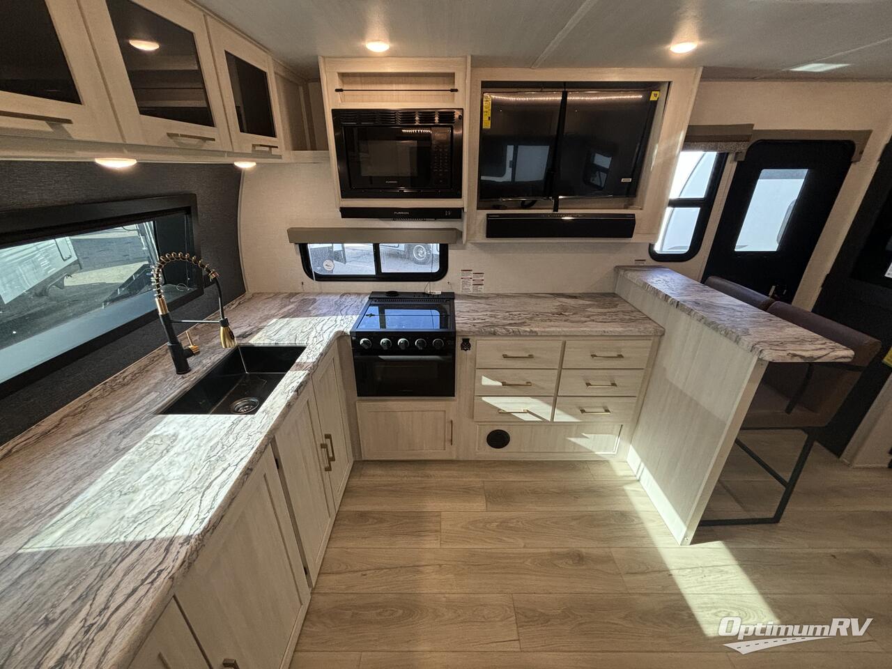 2024 Forest River Grand Surveyor 268FKBS Photo 6