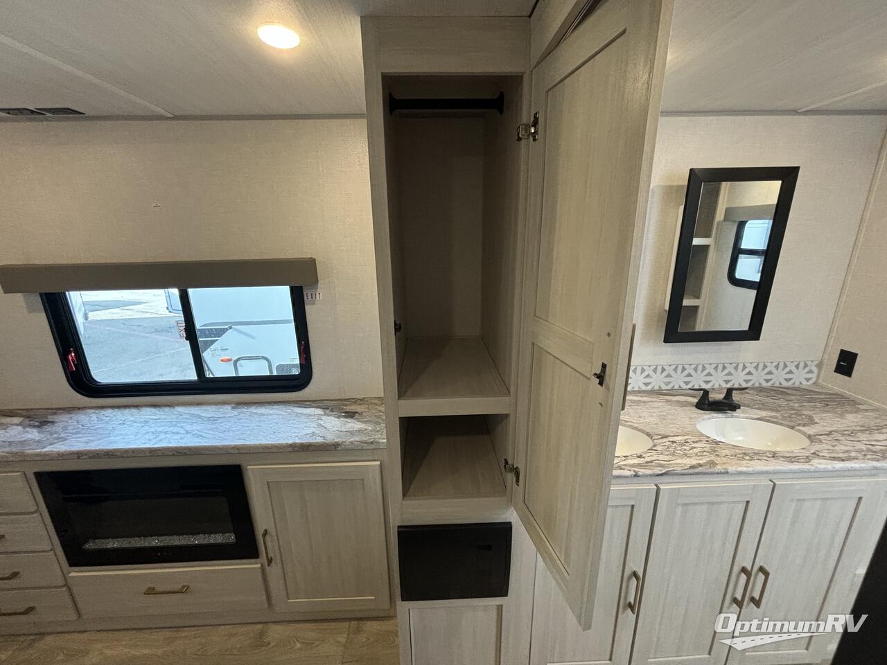 2024 Forest River Grand Surveyor 268FKBS Photo 8