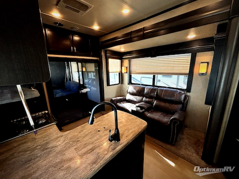 2016 Dutchmen Voltage V-Series V3005 RV Photo 2