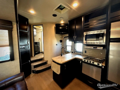 2016 Dutchmen Voltage V-Series V3005 RV Photo 3