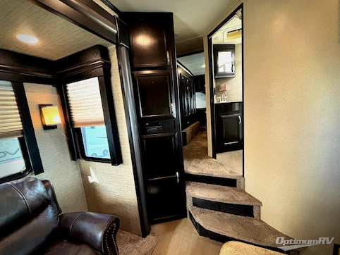 2016 Dutchmen Voltage V-Series V3005 RV Photo 4