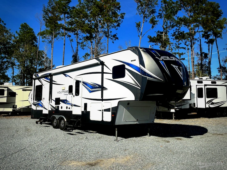 2016 Dutchmen Voltage V-Series V3005 RV Photo 1