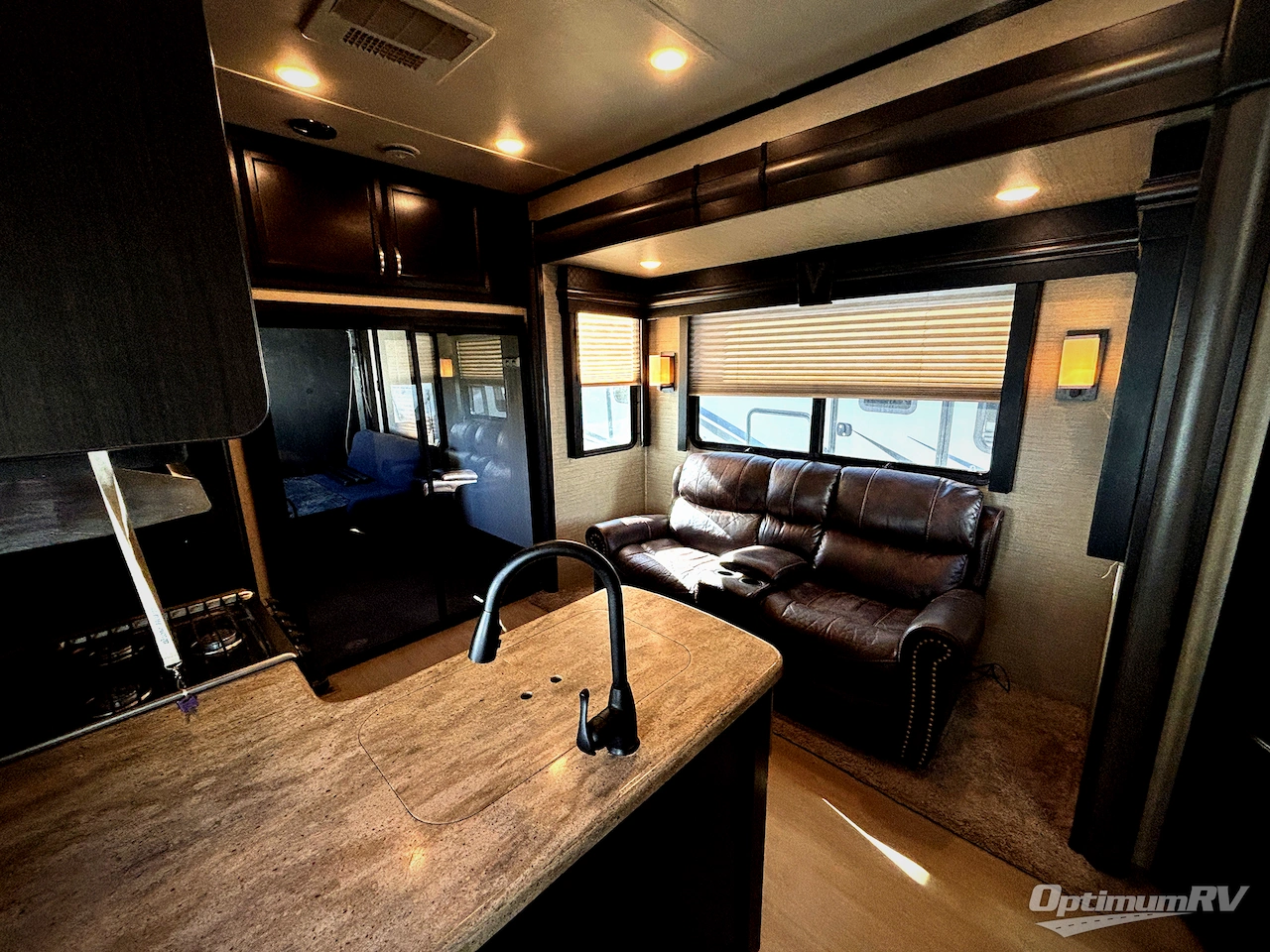 2016 Dutchmen Voltage V-Series V3005 Photo 4