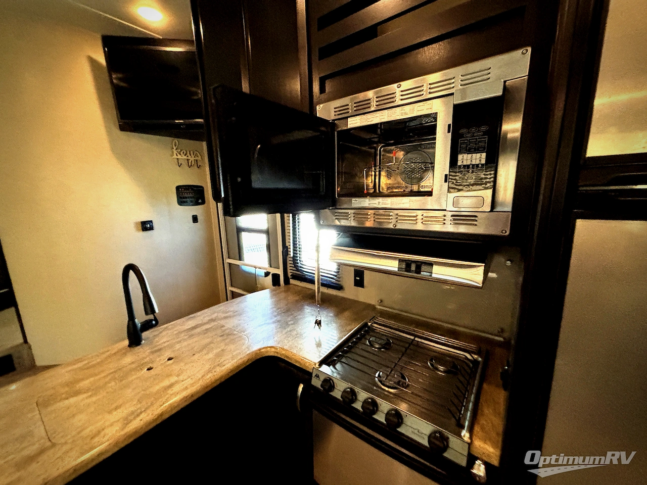 2016 Dutchmen Voltage V-Series V3005 Photo 13