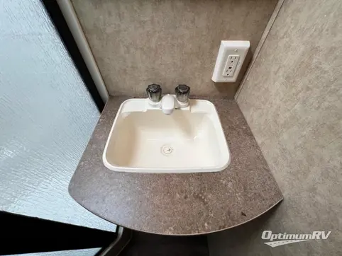 2014 Dutchmen Aspen Trail 2460RLS RV Photo 4