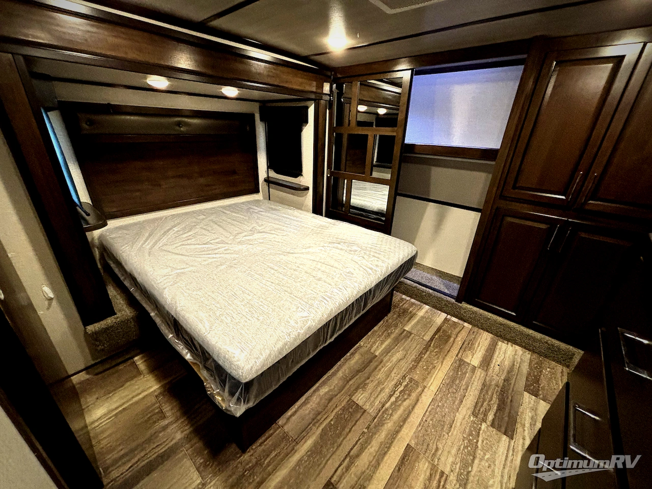 2022 Dutchmen Voltage 4015 Photo 8
